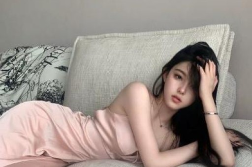 割韭菜、造富婆人设、骗钱2025年明星直播“乱象多”! 割韭菜、造富婆人设、骗钱2025年明星直播“乱象多”!